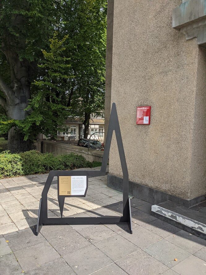 Infopoint an der Lukaskirche in Köln-Porz aufgestellt